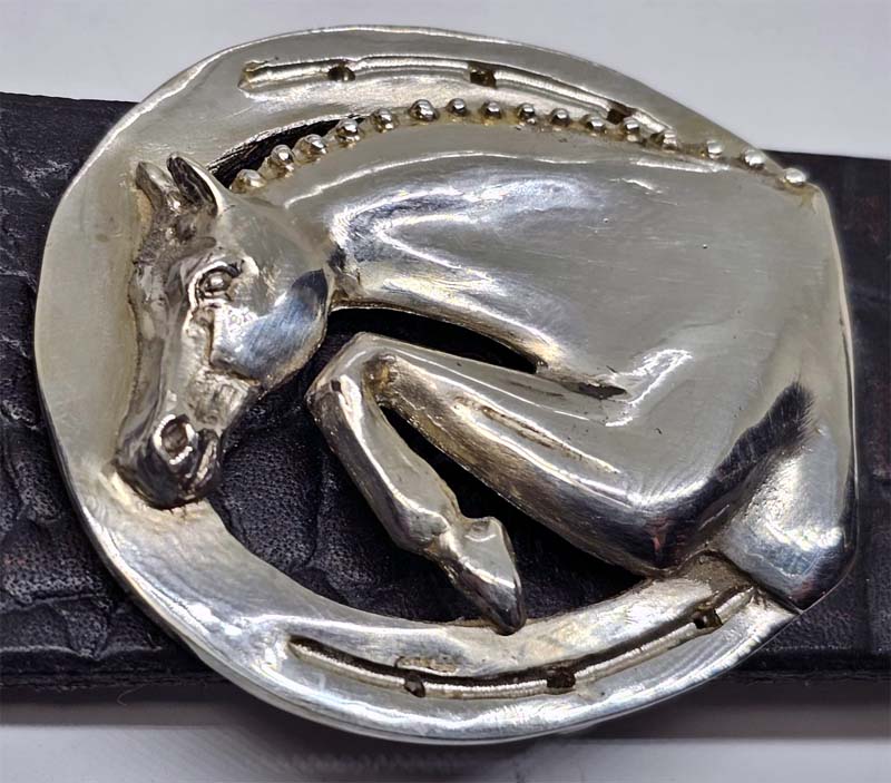 Jumper Profile on Horse Shoe Buckle