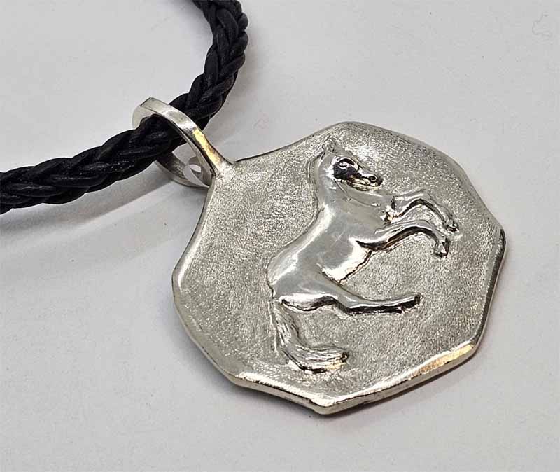 Pirouette Horse Medallion