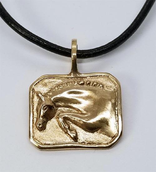 Jumper Profile Medium Pendant Squared