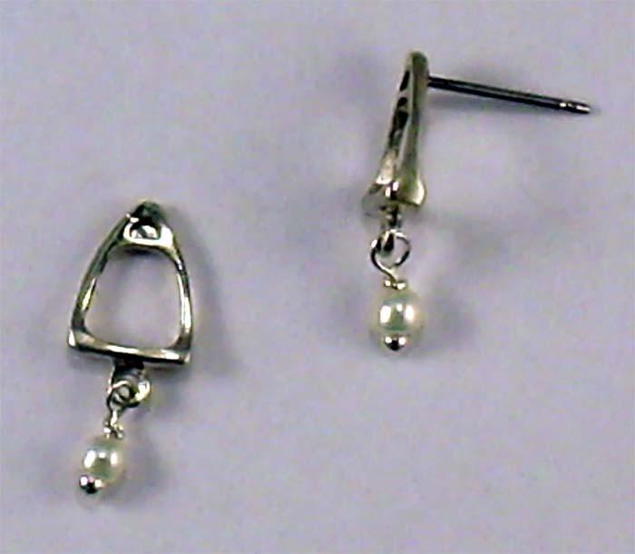 Stirrup, petite with Fresh Water Pearl Drop