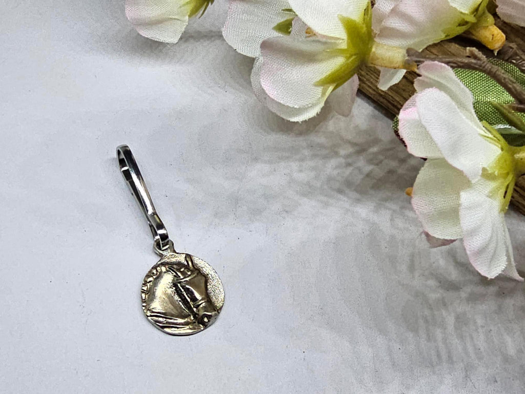 Dressage Horse Head Classic Zipper Pull