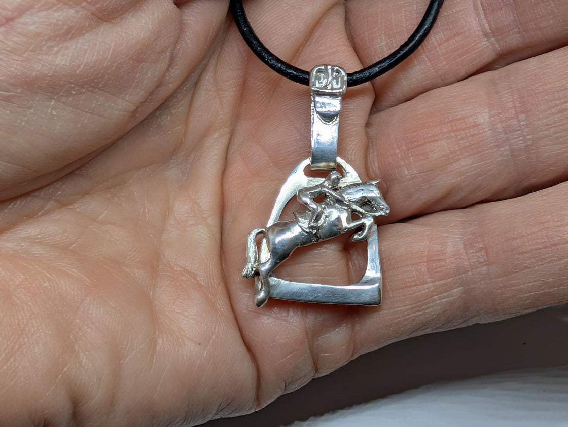 Stirrup with Jumper Pendant