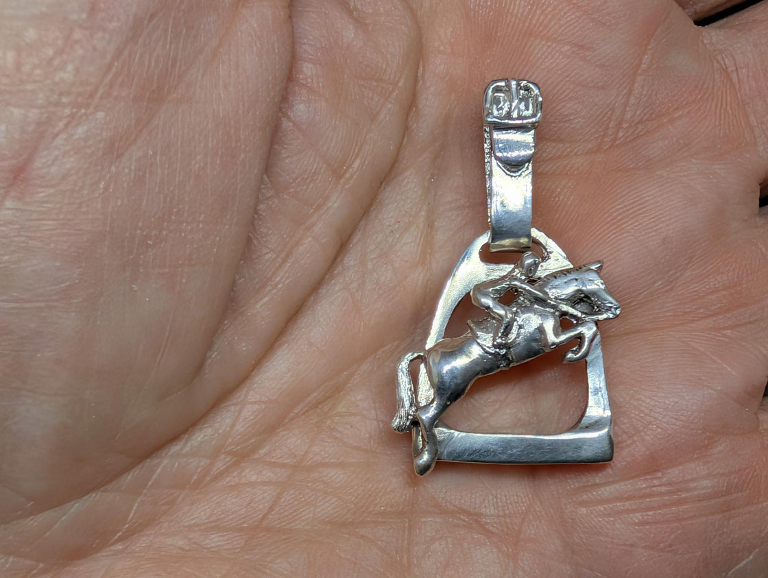 Stirrup with Jumper Pendant
